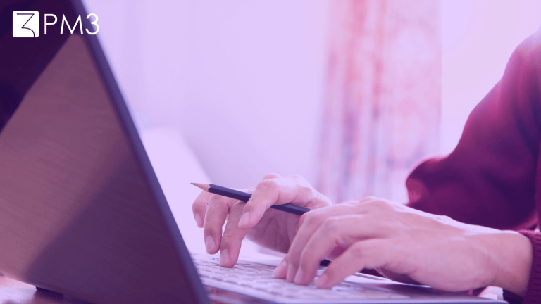 Pessoa produzindo conteúdo para estratégia de Marketing de Conteúdo