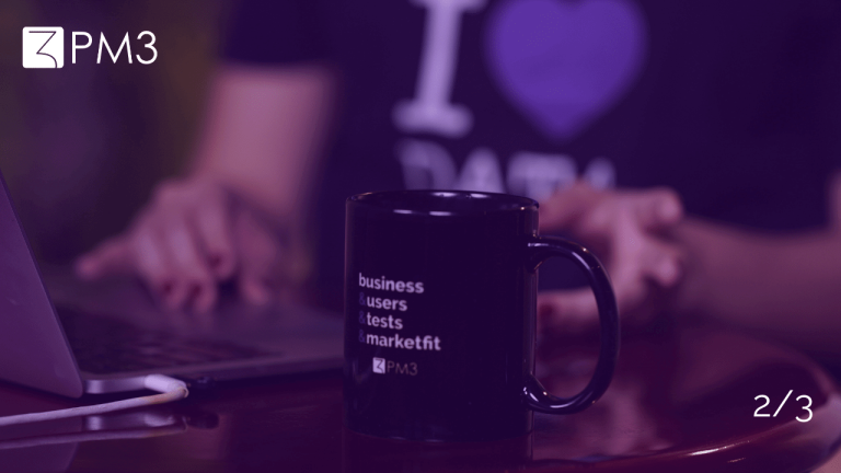 A imagem mostra a caneca da PM3 com os dizeres "business & users & tests & arket fit"