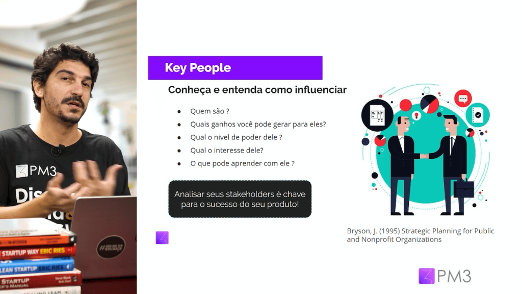 Alex Corcioli explicando a análise de stakeholders 
