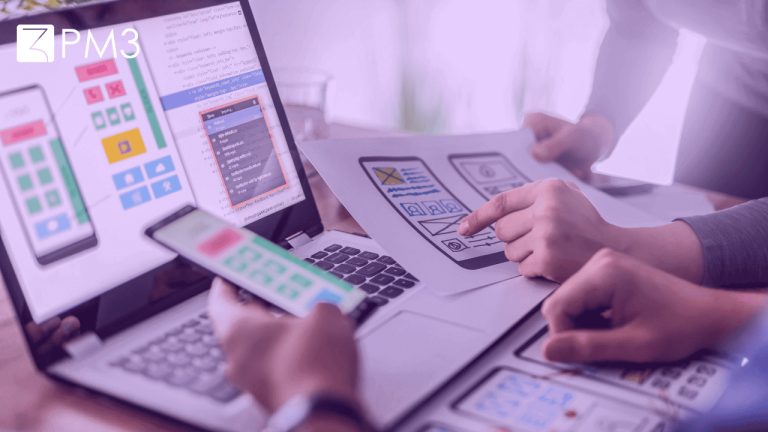 Profissionais analisando projeto de PWA (Progressive Web App)